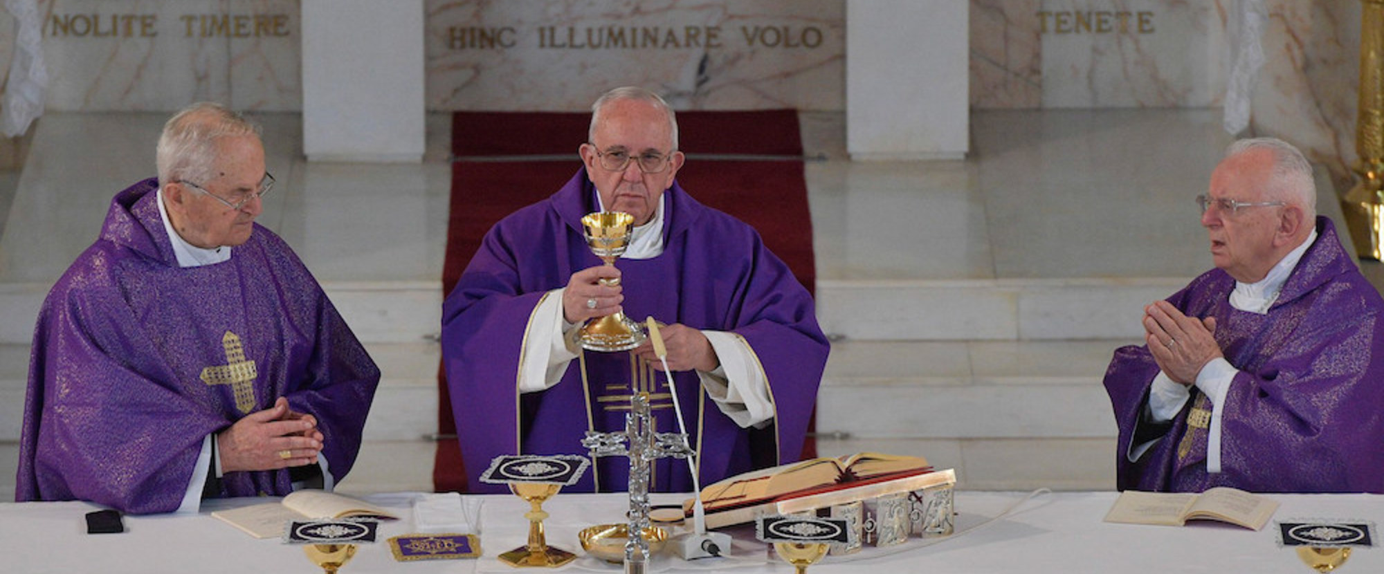 Papst Franziskus am letzten Tag der Fastenexerzitien am 10. März 2017 im geistlichen Haus in Ariccia. Der Heilige Vater feiert zum Abschluss der Exerzitien einen Gottesdienst für Syrien. In dem Haus des italienischen Franziskanermönchs Giulio Micheli