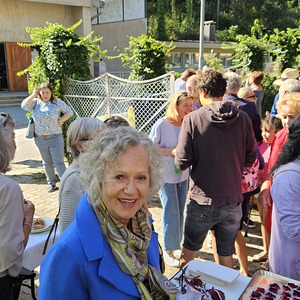 Agape: Gäste im Vordergrund Gisi Marx (Günzl)