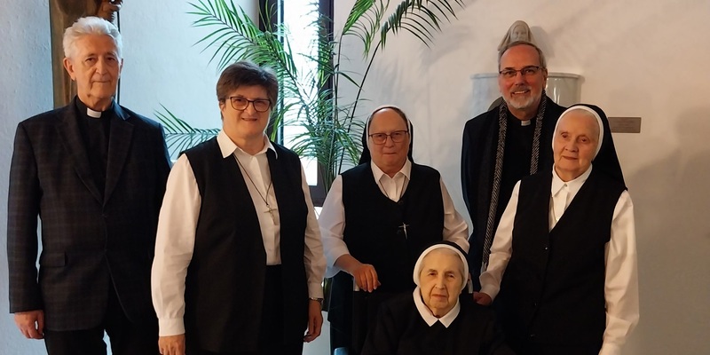 v.l. Spiritual Msgr. Franz Graf, Provinzoberin Sr. Maria Zeitler, Generaloberin Sr. Johanna Vogl, Sr. Andrea Wolf, BV P. Lorenz Voith, Sr. Theodora Unger